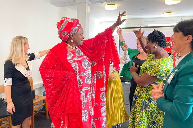 Jamila Muhammad's gele headwraps session turns into a celebration of music and dance